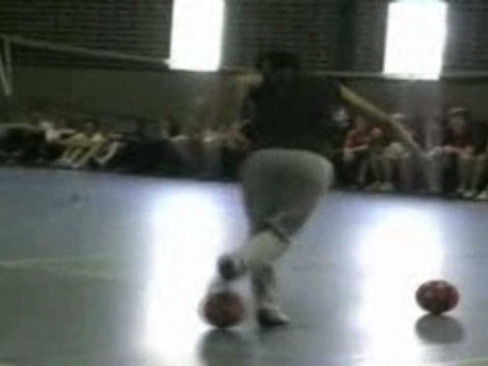 Touzani 2007 new Eindhoven freestyle futsal with rathino