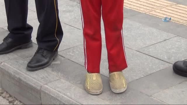 Suriyeli Çocuktan Zafer Bayramına Hazır Ol Duruşu