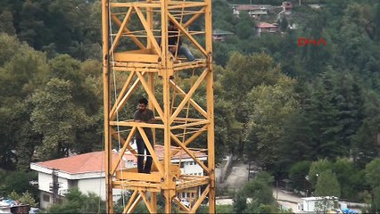 TOKİ'den paralarını alamadılar: Vincin tepesinde eylem!