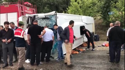 Bayram Tatili İçin Gelen Midibüs, Takla Attı: 19 Yaralı