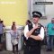 Un policier chargé de la sécurité du carnaval de Notting Hill devient la star des réseaux sociaux pour une danse endiabl