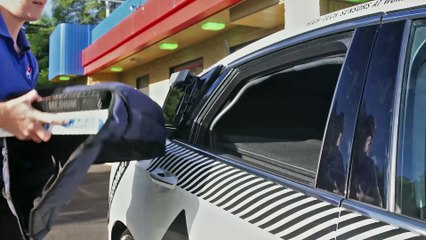 Livraison de Pizza Domino's en voiture autonome Ford