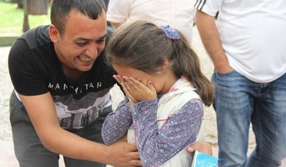 Kontrollü patlatılan şüpheli çanta küçük kızı ağlattı