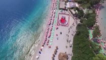 Tatilciler Plajda Türk Bayrağı Oluşturdu