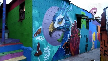 رسوم جدارية ملونة تغطي رموز العصابات في السلفادور