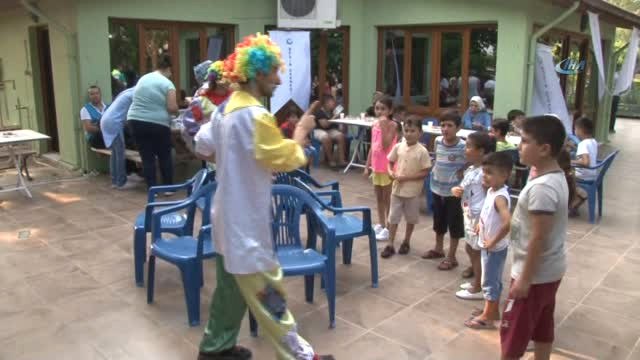 70 Yetim ve Öksüz Çocuğa Bayramlık