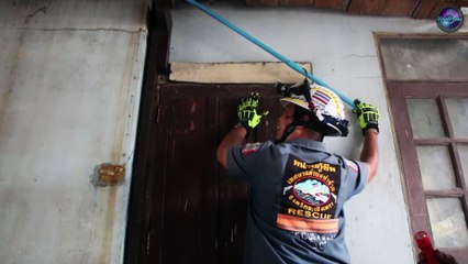 Monitor Lizard In Tug Of War With Rescuers After Attacking Dog