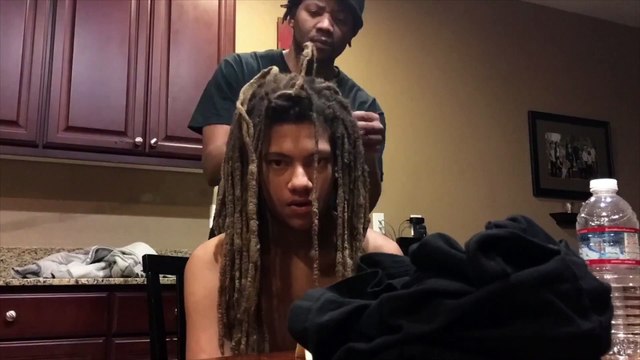 Une maman surprit par le nouveau look de son fils !