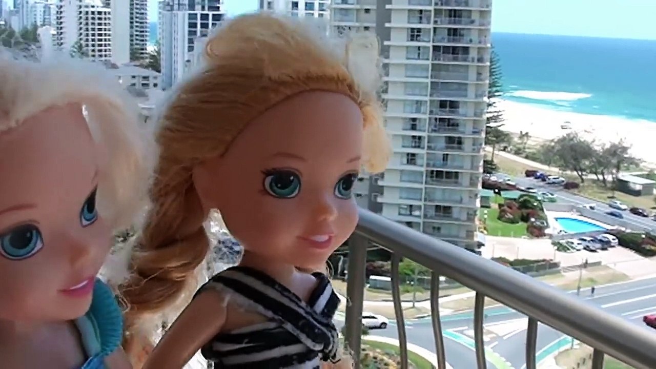 BEACH - Elsa & Anna toddlers - WAVE takes little Elsa! Vacation Sunbathe - Seagulls - Sand