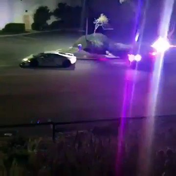 Une Lamborghini échappe à la police d'une manière originale
