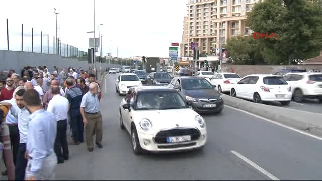 Karamollaoğlu'ndan Metris Cezaevi Önünde Açıklama