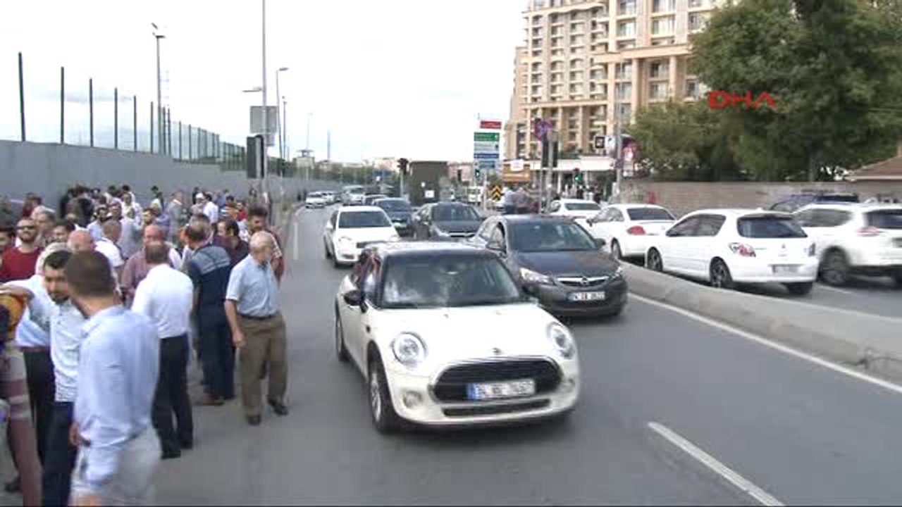 Karamollaoğlu'ndan Metris Cezaevi Önünde Açıklama