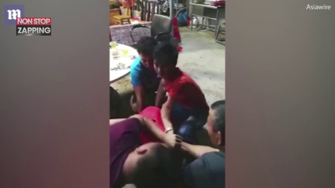 Un homme ivre se retourne le bras pendant un bras de fer (Vidéo)