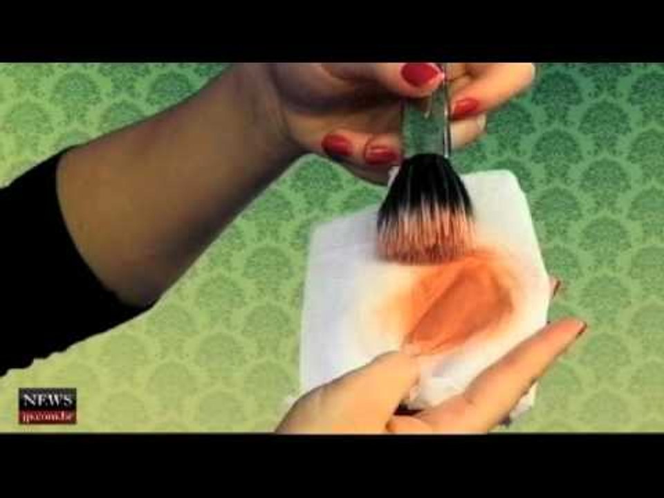 Produto limpa e deixa seu pincéis de maquiagem como novos