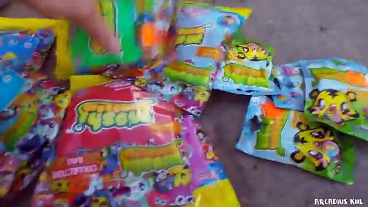 Et pétiller la magie Magie monstres avec Surprise plus gentille moshi moshling surprise