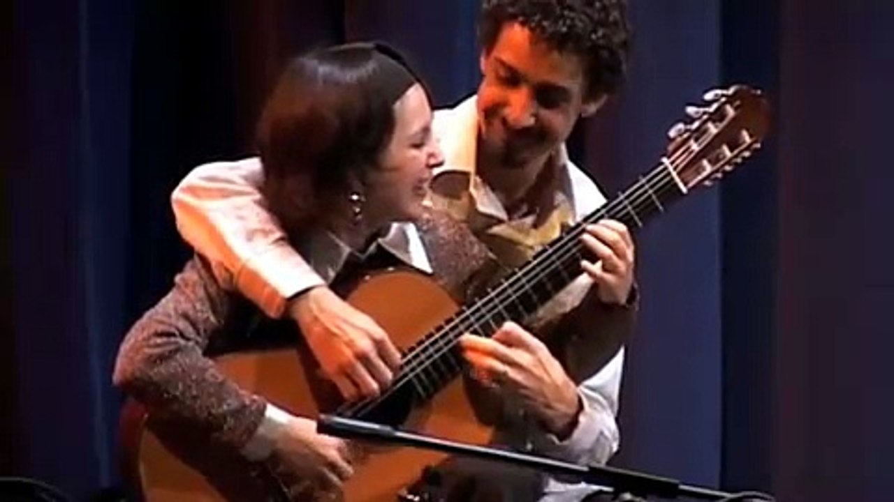 4 mains 1 guitare (Tico Tico)