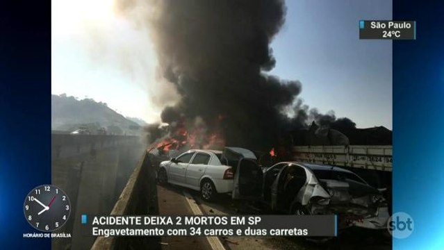 Engavetamento com 36 veículos deixa dois mortos em rodovia de SP