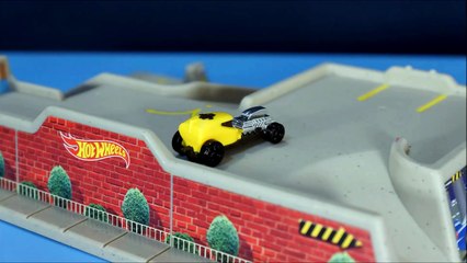 Kinder Surprise Eggs Hot Wheels Unboxing. Открываем Киндер Сюрприз Хот Вилс на русском язы