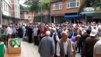 Trabzon'daki Kazada Hayatını Kaybeden 2 Kişi Artvin'de Toprağa Verildi