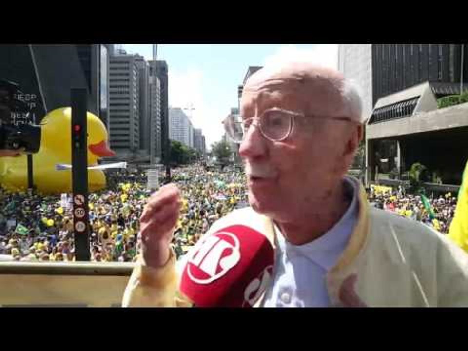 "É o povo brasileiro que está pedindo o impeachment", diz jurista Hélio Bicudo