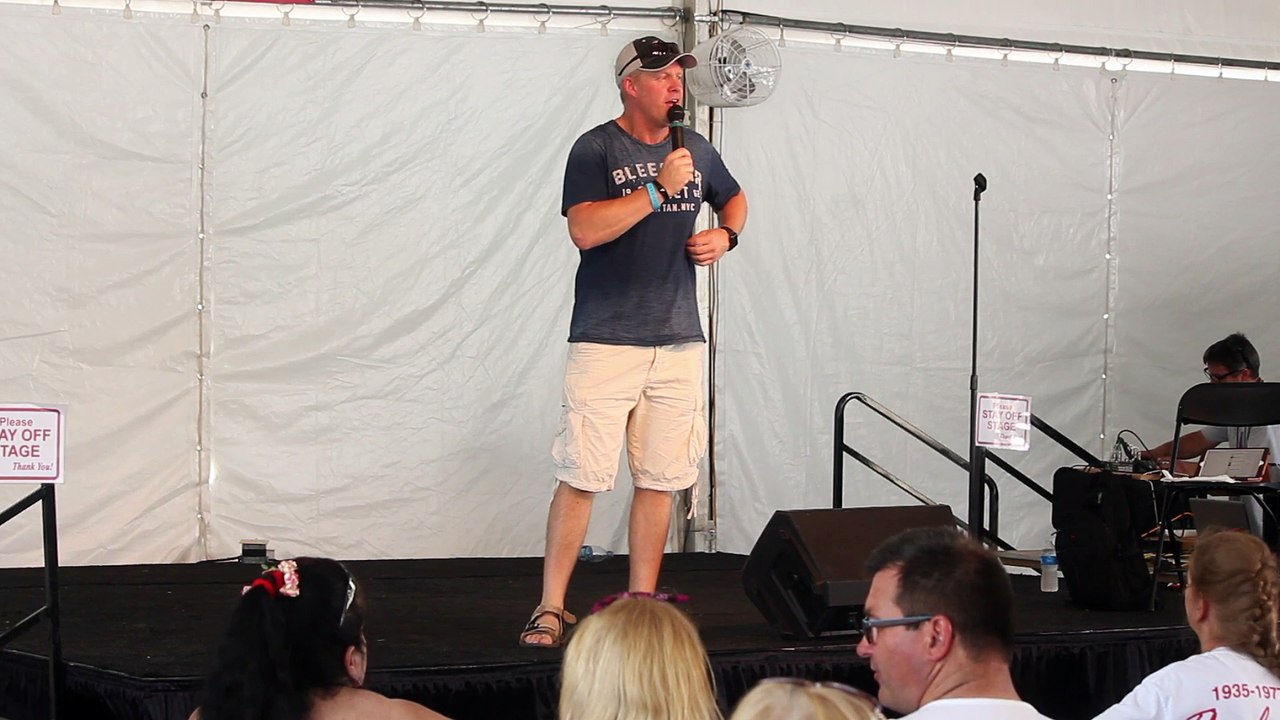 Paul Larcombe sings 'Blueberry Hill Can't Stop Loving You' Elvis Week 2017