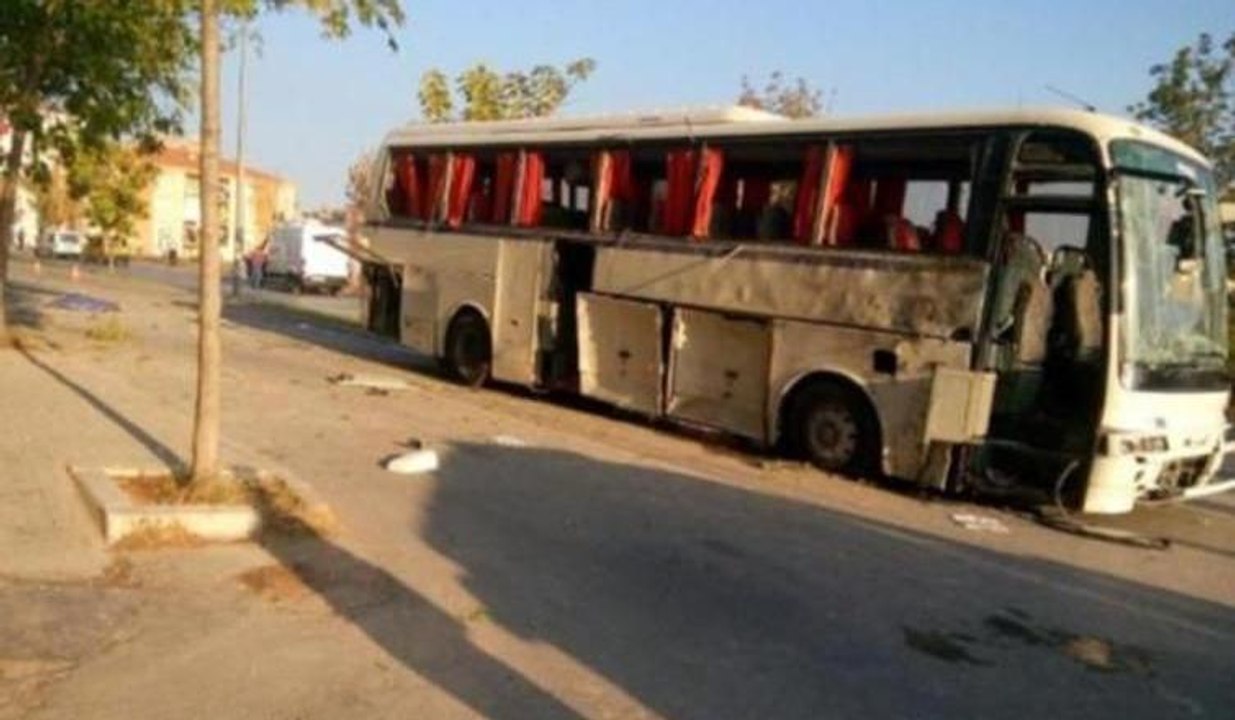 İzmir'de cezaevi servisinin geçişi sırasında patlama