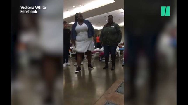 Cette chanteuse réconforte les sinistrés de Harvey avec un gospel