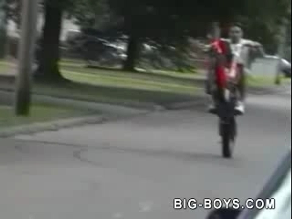 Régis fait du stunt