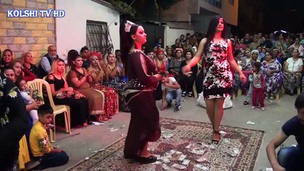 السيدة الثي خطفت الانظار برقصها الجميل ra9s cha3bi