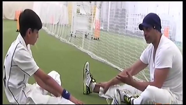 Shoaib Akhtar trains young fast bowler Faizan Yousaf at the Lord's - YouTube
