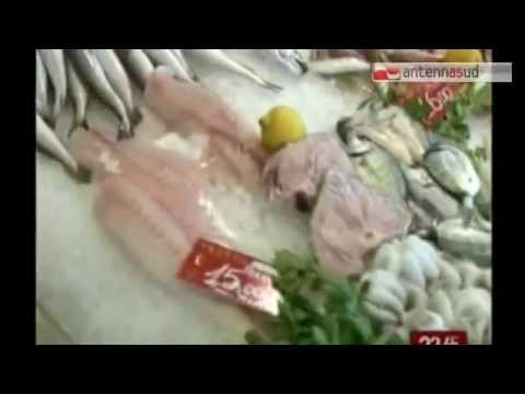 TG 02.04.14 Vietato mangiare pesce crudo con le mani : finta ordinanza di Emiliano a Bari