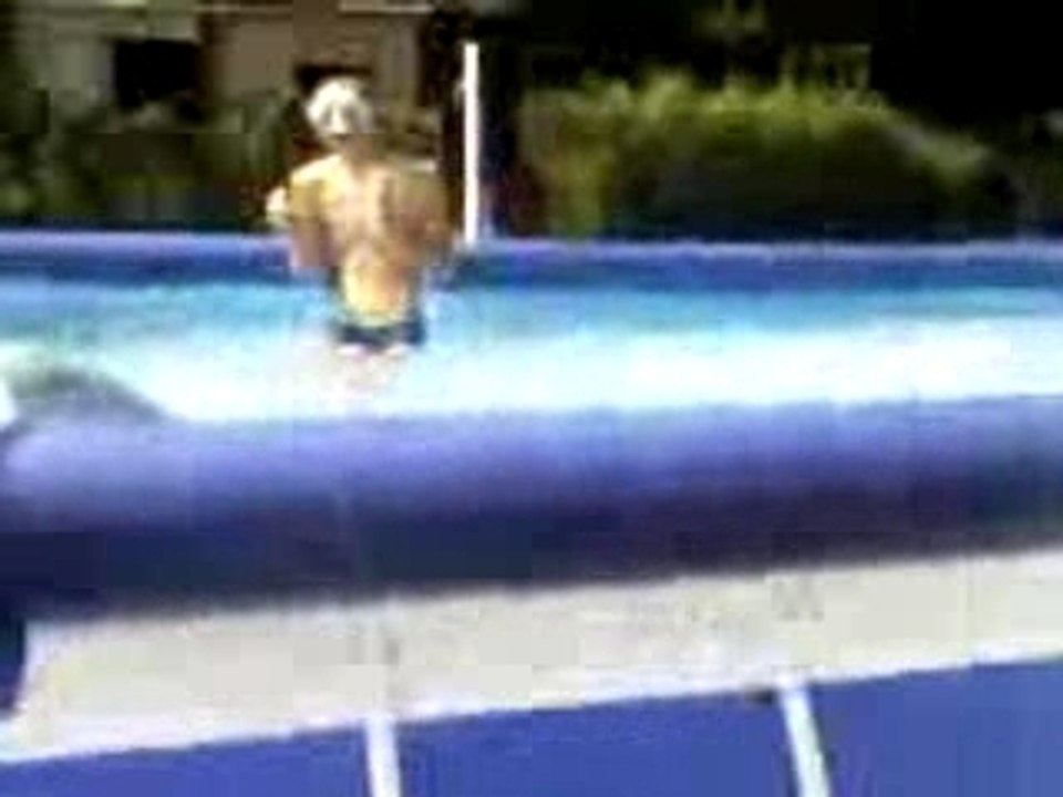 saut de piscine 01