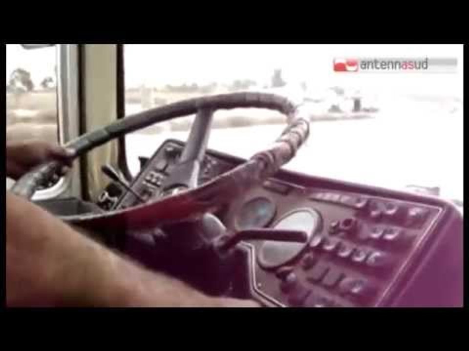 TG 23.04.14 Ubriaco, alla guida di un pullman pieno di studenti