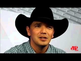 Leandro Baldissera canta sucessos e fala sobre a carreira musical