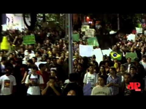 Milhares de pessoas foram às ruas na maior manifestação dos últimos 20 anos