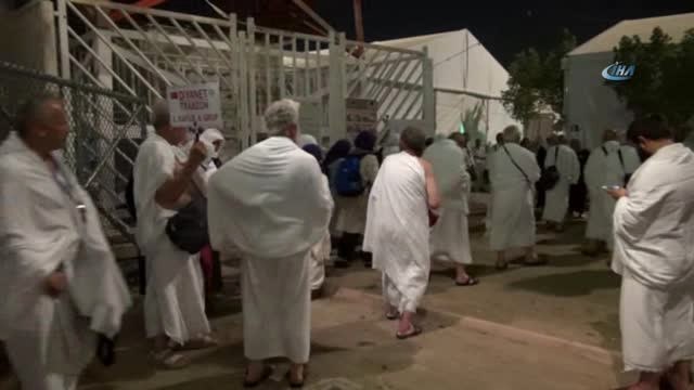 Hacı Adayları Arafat'a İntikalleri Tamamlandı- Gece Arafat'a Ulaşan Hacı Adayları Akşam ve Yatsı...