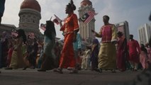 Malasia celebra el 60 aniversario de su independencia con un colorido desfile
