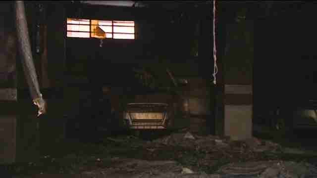 Investigan causas de incendio en garaje Valladolid con 27 vehículos afectados
