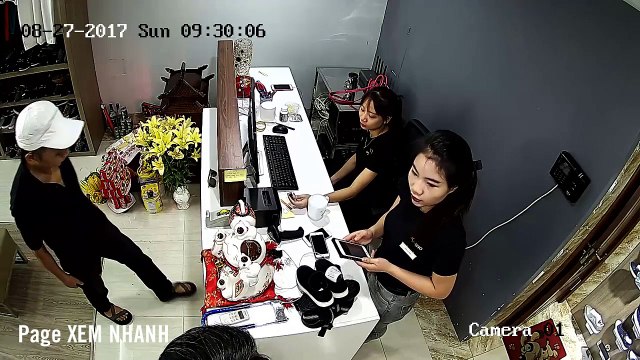 Siêu trộm điện thoại qua mắt nhân viên bán hàng với chiêu cực mới