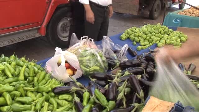 Tüm Pazarı Satın Aldı, Herşeyi Bedava Dağıttı