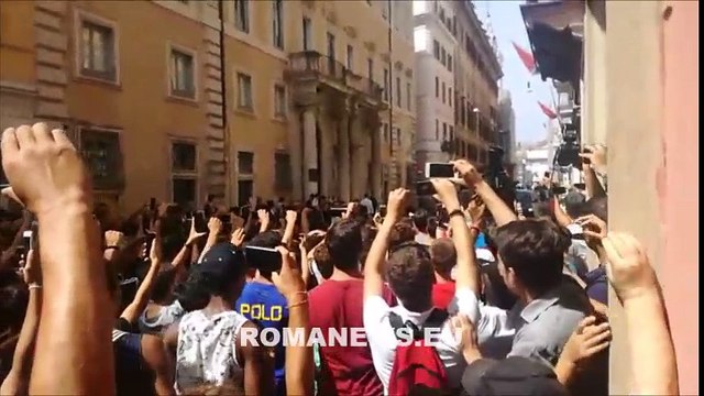 Roma Store Via del Corso. L'accoglienza dei tifosi per Schick