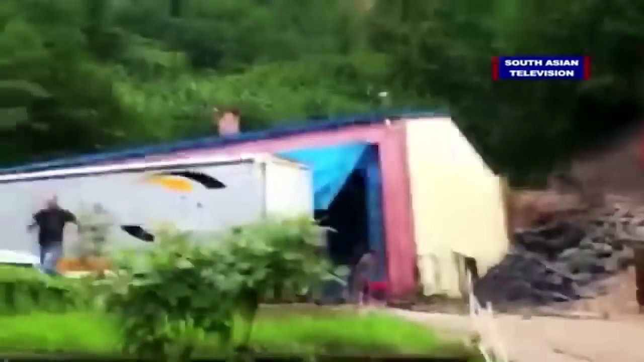 山神使用山崩地裂技能,對人類造成200萬點傷害.(看來退後是保命法則!) #2