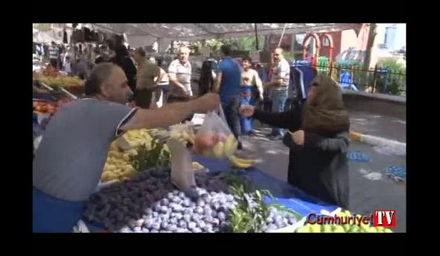 Tüm pazarı satın aldı, herşeyi bedava dağıttı