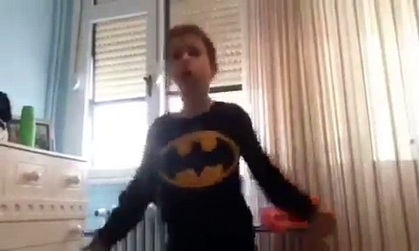 Enes Batur Şarkisi Söyleyen Veled