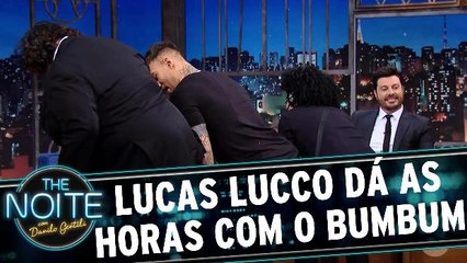 Lucas Lucco ensina como fazer o bumbum marcar as horas