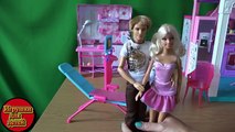 Video Embarazada con muñecas Barbie realizó una visita al doctor Kevin bridas