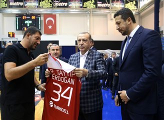 Cumhurbaşkanı Erdoğan'dan 12 Dev Adam'a Moral Ziyareti