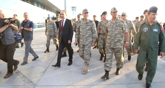 Genelkurmay Başkanı Akar, Suriye Sınırındaki Askeri Birlikleri Ziyaret Etti