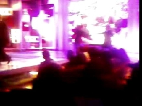 Dorothée entre (hors caméra) à Vivement dimanche !