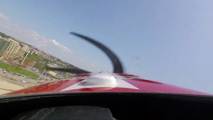 An extreme airport approach in Porto